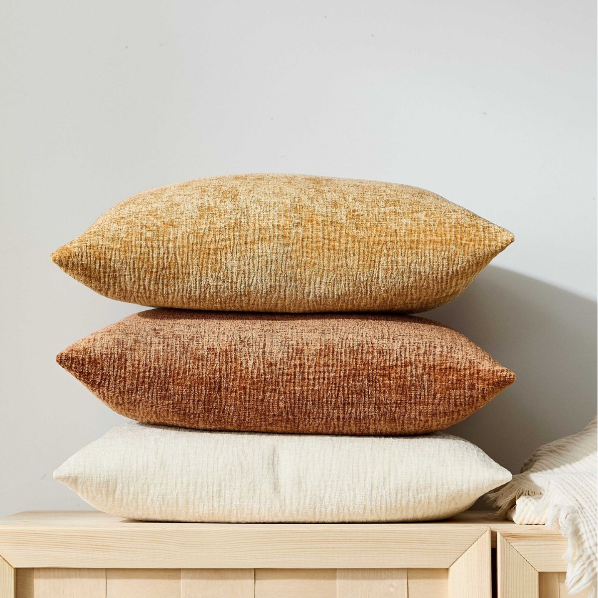 Textured Pleated Chenille Thro – обзор и цена Textured Throw Natural