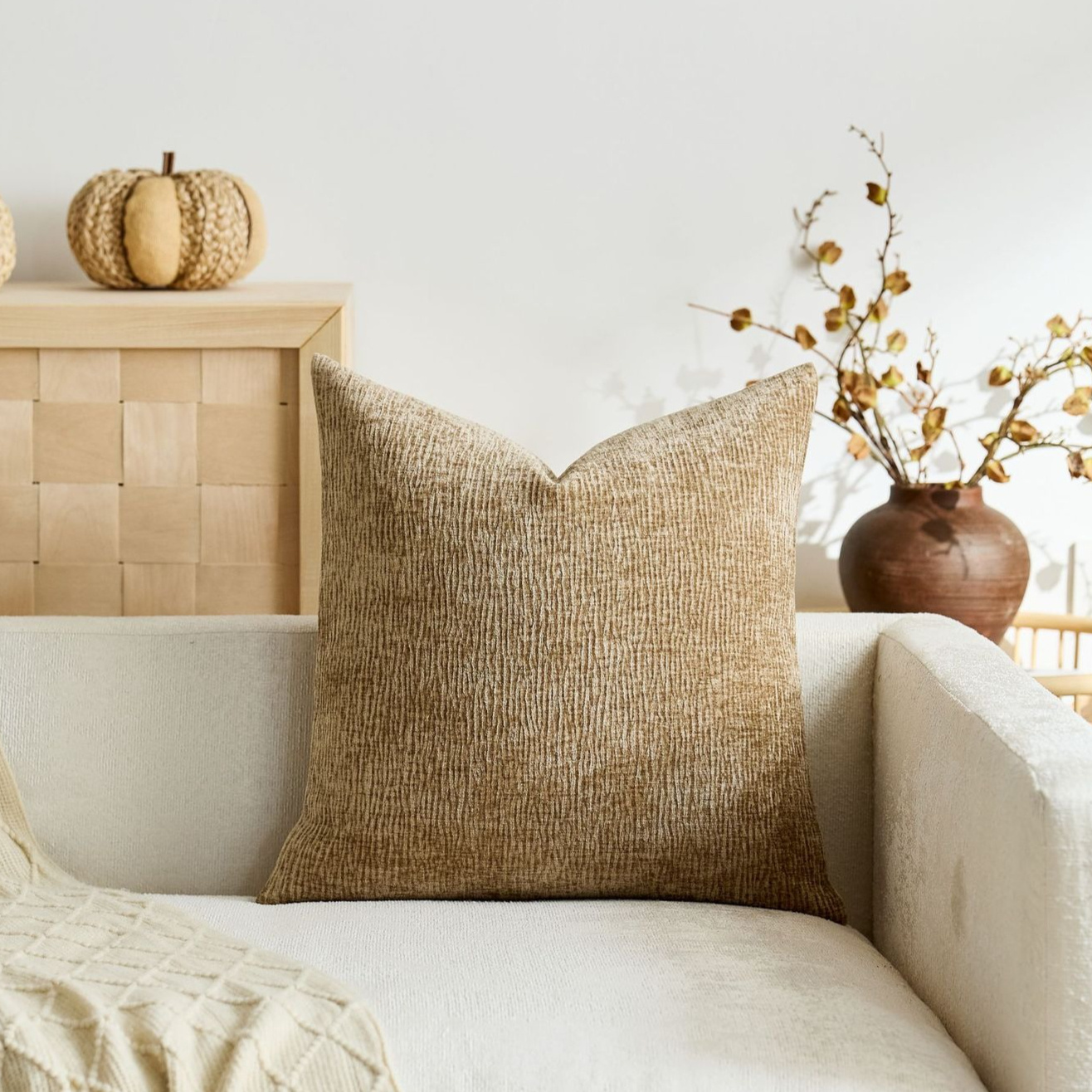Textured Pleated Chenille Thro – обзор и цена Textured Throw Natural